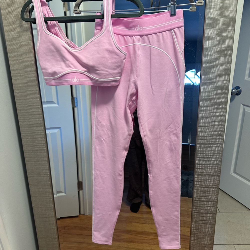 Alo Heartthrob Set in Ballet Pink small